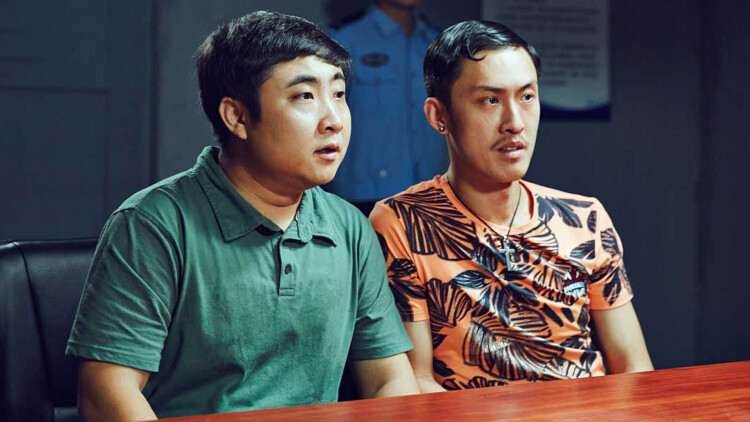 《惨了我的实习生是老妈》意外相遇